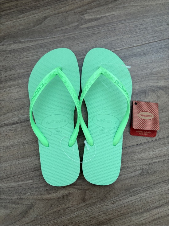 Havaianas Shoes - *NWT* Havaianas Slim Flip Flops in Green Garden (7/8 Women)